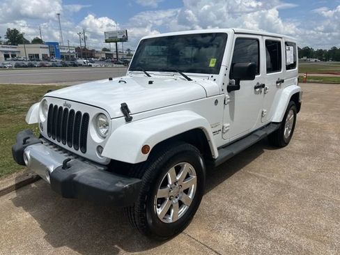 Used 2015 Jeep Wrangler Unlimited Sahara w/ Dual Top Group AWD/4WD image 4