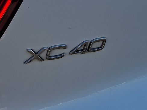 Used 2019 Volvo XC40 T5 R-Design AWD/4WD image 30