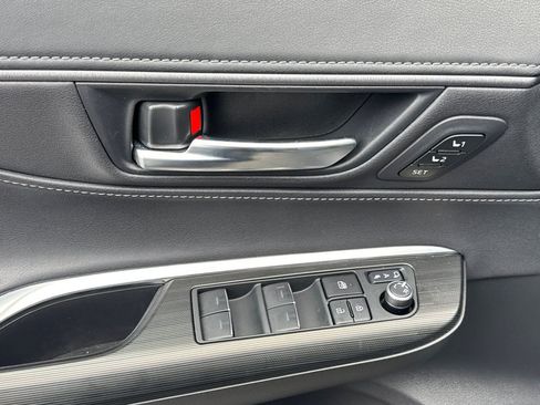 Certified 2024 Toyota Venza Limited AWD/4WD image 12