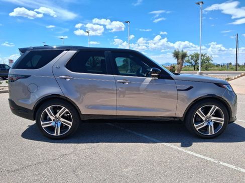 Used 2021 Land Rover Discovery HSE R-Dynamic AWD/4WD image 6