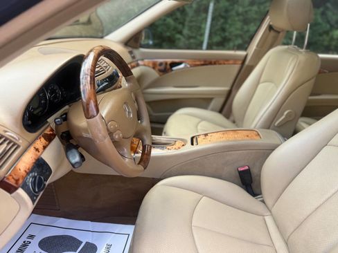 Used 2009 Mercedes-Benz E 350 4MATIC Sedan image 34