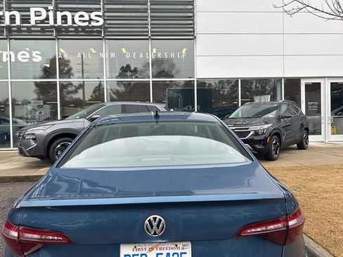 Used 2020 Volkswagen Jetta SE w/ SE Cold Weather Package image 6
