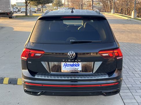 Certified 2022 Volkswagen Tiguan SE R-Line image 9