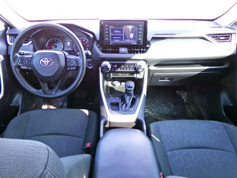 Used 2022 Toyota RAV4 XLE w/ Convenience Package FWD image 8