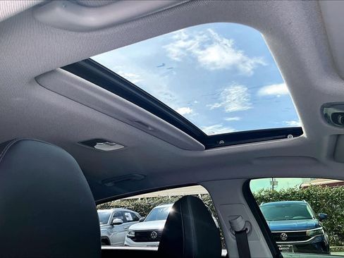 Used 2023 Hyundai Elantra Limited image 14