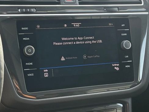 Used 2024 Volkswagen Tiguan SE w/ Panoramic Sunroof Package image 19