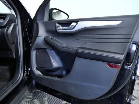 Certified 2025 Ford Escape Platinum AWD/4WD image 10