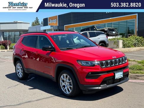 Used 2023 Jeep Compass Latitude w/ Sun and Sound Group AWD/4WD image 1