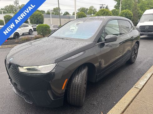 Used 2024 BMW iX xDrive50 w/ Sport Package AWD/4WD image 5