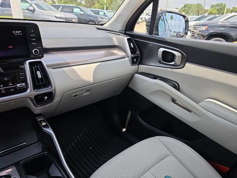 Used 2022 Kia Sorento S FWD image 9