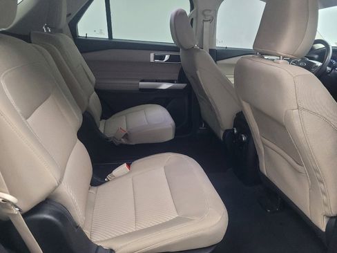 Used 2022 Ford Explorer XLT image 19
