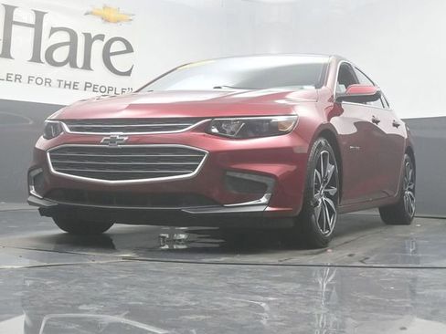 Used 2018 Chevrolet Malibu LT w/ Leather Package FWD image 4