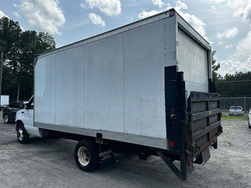 Used 2018 Ford E-350 and Econoline 350 Super Duty image 35