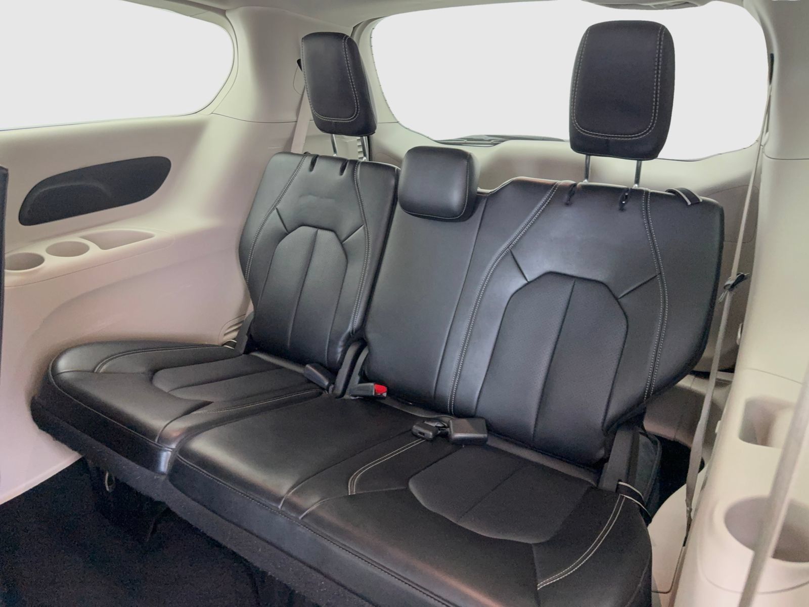 Used 2024 Chrysler Pacifica Limited FWD image 35