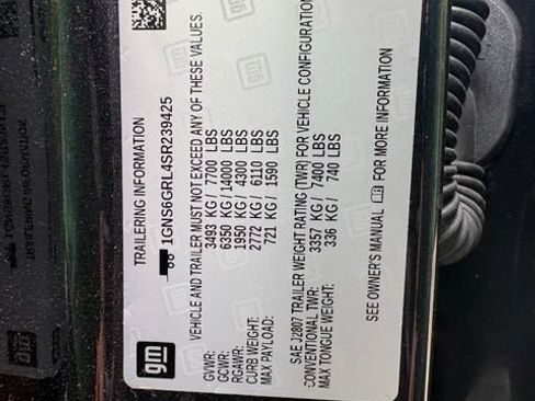 Used 2025 Chevrolet Suburban High Country AWD/4WD image 13