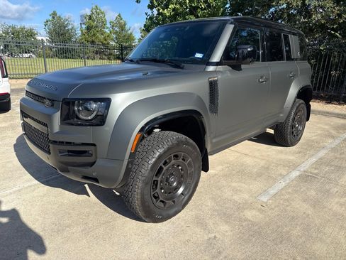 Used 2025 Land Rover Defender 110 AWD/4WD image 8