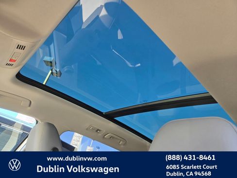 Certified 2022 Volkswagen Taos SE w/ Panoramic Sunroof Package image 21