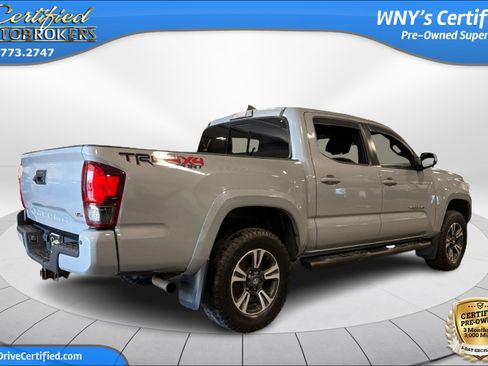 Used 2019 Toyota Tacoma TRD Sport w/ Technology Package AWD/4WD image 7