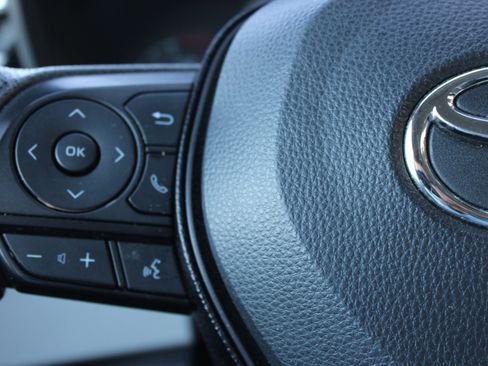 Used 2020 Toyota Corolla LE image 16