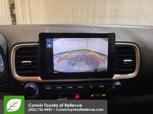 Used 2025 Hyundai Venue SEL image 19