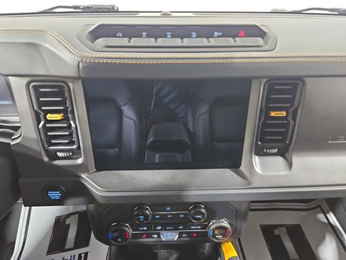 Used 2024 Ford Bronco Badlands w/ Sasquatch Package AWD/4WD image 19