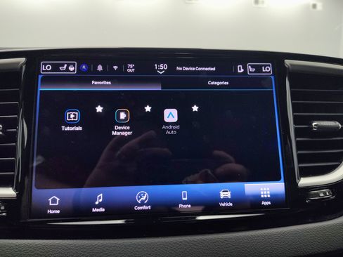 Used 2025 Chrysler Pacifica Select FWD image 3