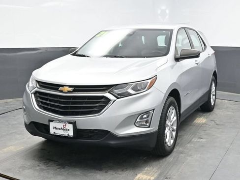 Used 2021 Chevrolet Equinox LS AWD/4WD image 4