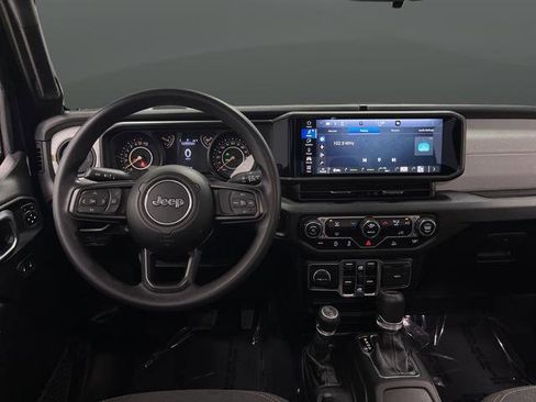 Used 2024 Jeep Gladiator Sport image 5