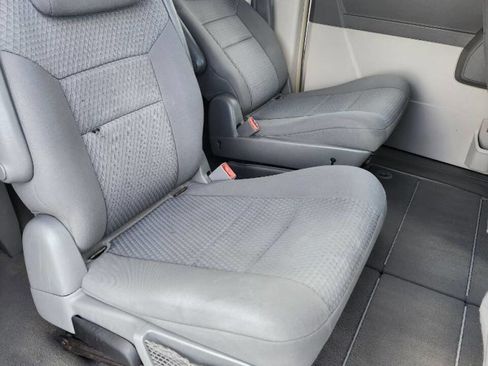 Used 2010 Chrysler Town & Country LX w/ PWR Window Group image 6