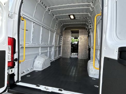Used 2023 RAM ProMaster 3500 w/ Lane Management Group FWD image 17