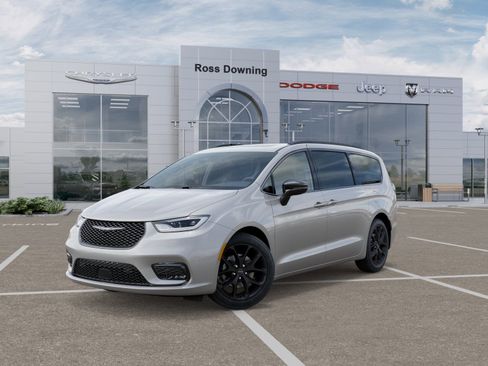 New 2026 Chrysler Pacifica Limited image 2