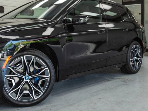 Used 2024 BMW iX xDrive50 w/ Premium Package AWD/4WD image 12