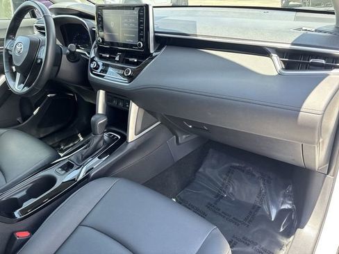 Used 2022 Toyota Corolla Cross XLE w/ Convenience Package FWD image 13