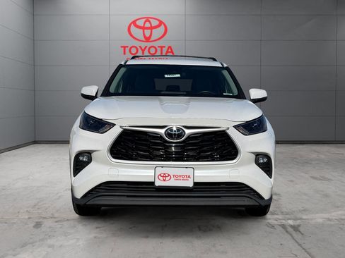 Used 2022 Toyota Highlander LE image 3