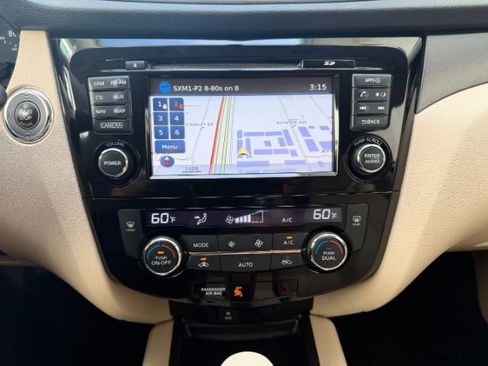 Used 2015 Nissan Rogue SV w/ SV Premium Package image 25