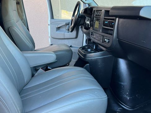 Used 2019 Chevrolet Express 2500 w/ Driver Convenience Package image 8