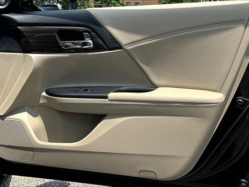 Used 2017 Honda Accord EX-L image 19