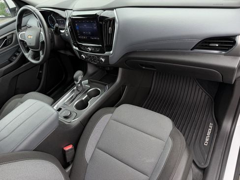 Used 2021 Chevrolet Traverse LT FWD image 23