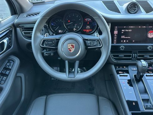 Used 2025 Porsche Macan Base image 14