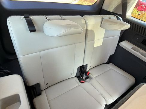 Used 2024 Hyundai Santa Fe Calligraphy image 23