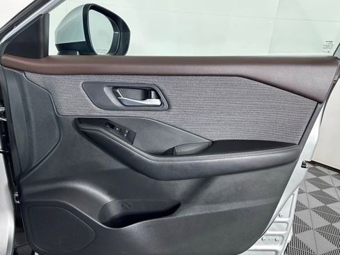 Used 2023 Nissan Rogue SV image 29