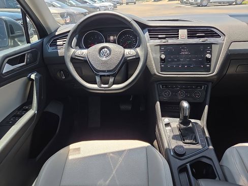 Used 2020 Volkswagen Tiguan SE AWD/4WD image 10