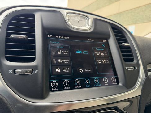 Used 2018 Chrysler 300 Limited w/ Harman/Kardon Audio Group image 12