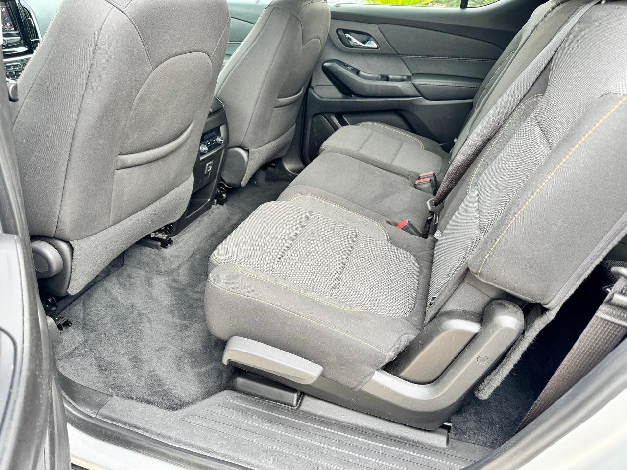 Used 2021 Chevrolet Traverse LS FWD image 13