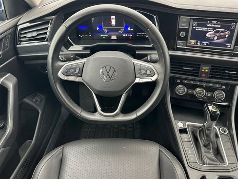 Used 2024 Volkswagen Jetta SE image 14