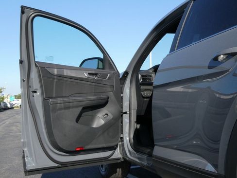 Used 2026 Volkswagen Atlas Cross Sport SE AWD/4WD image 32