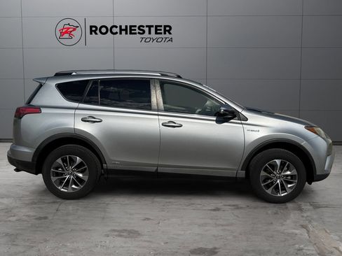 Used 2018 Toyota RAV4 LE AWD/4WD image 6
