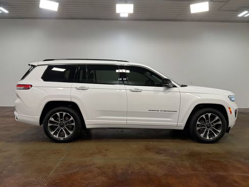 Used 2021 Jeep Grand Cherokee L Overland w/ Advanced Protech Group III AWD/4WD image 23
