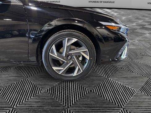 New 2025 Hyundai Elantra Limited image 21