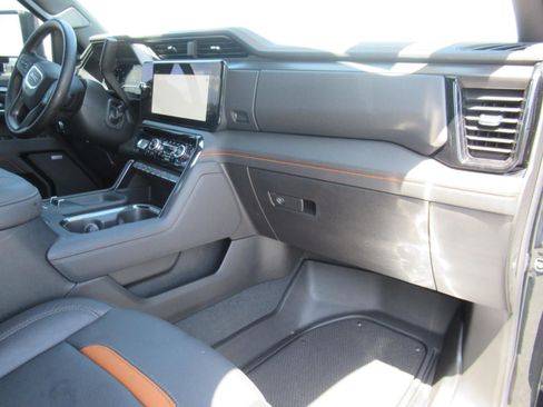 Used 2025 GMC Sierra 2500 AT4 w/ AT4 Premium Plus Package AWD/4WD image 14